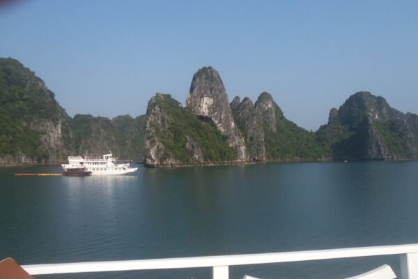 A La Carte Ha Long Bay 2-bedroom for rent, 70 m², a step from the beach