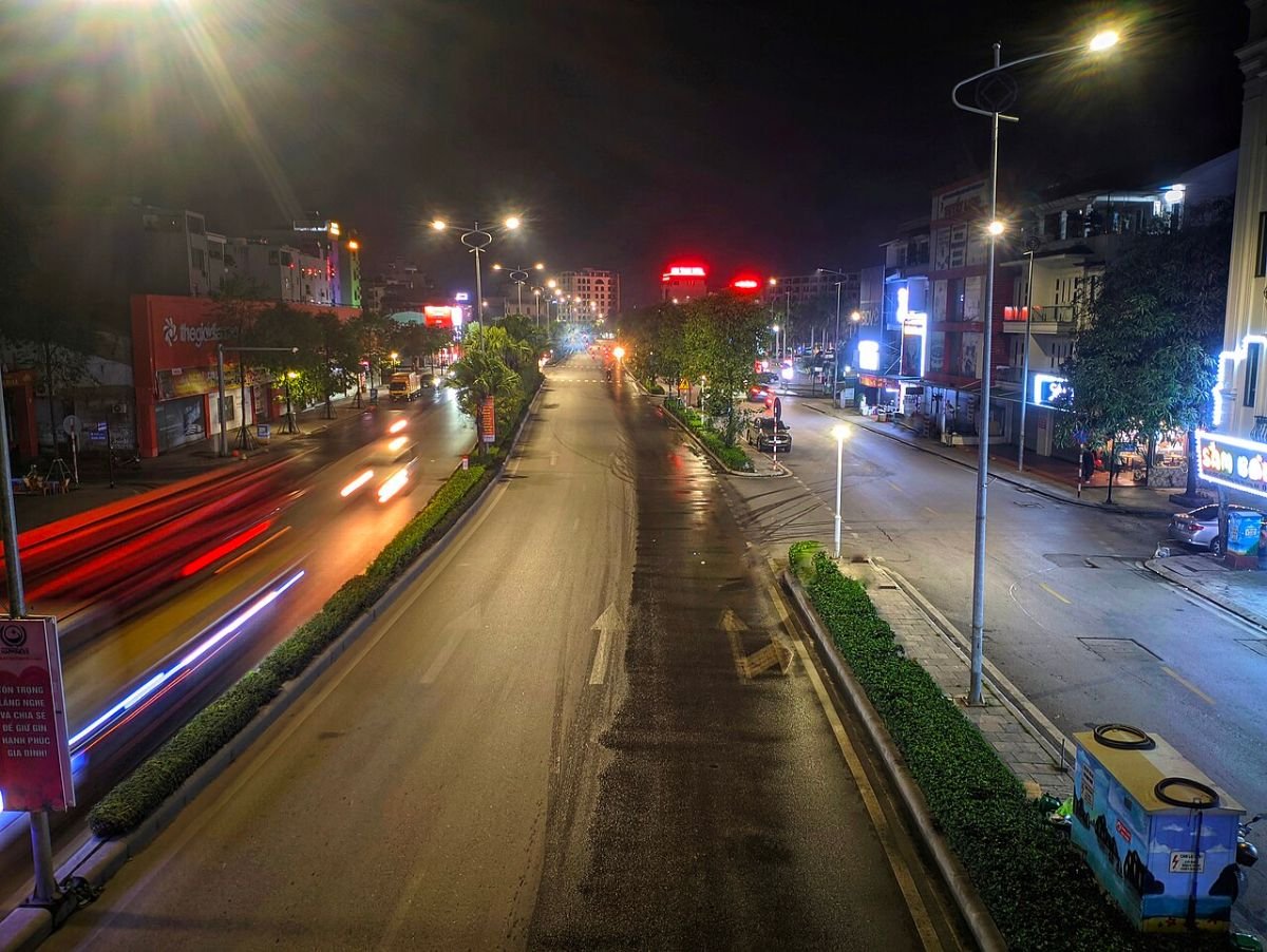 Ha Long street at night