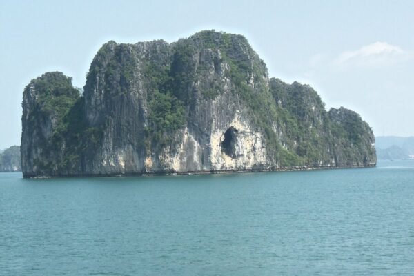 A La Carte Ha Long Bay corner 2-bedroom for rent, 80 m² sea view