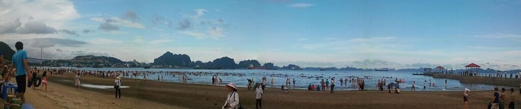 Ha Long beach and the bay