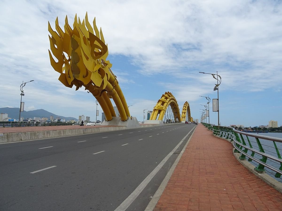 Dragon head of the Dragon Bridge