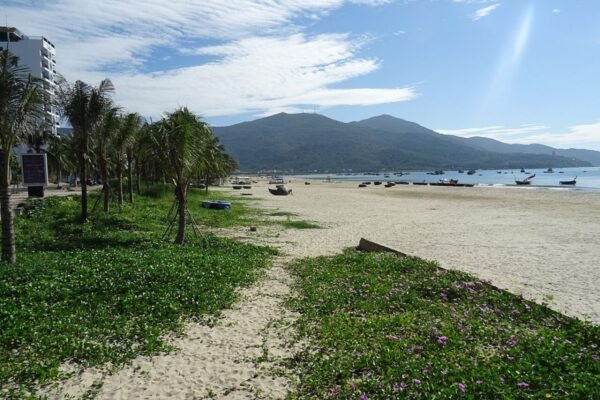 Alphanam Luxury Apartment 3-bedroom for rent, 110 m² family home on the beach