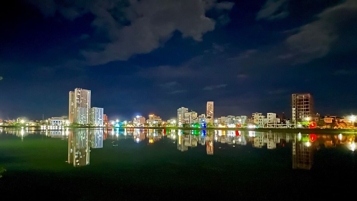 Quy Nhon seafront at night