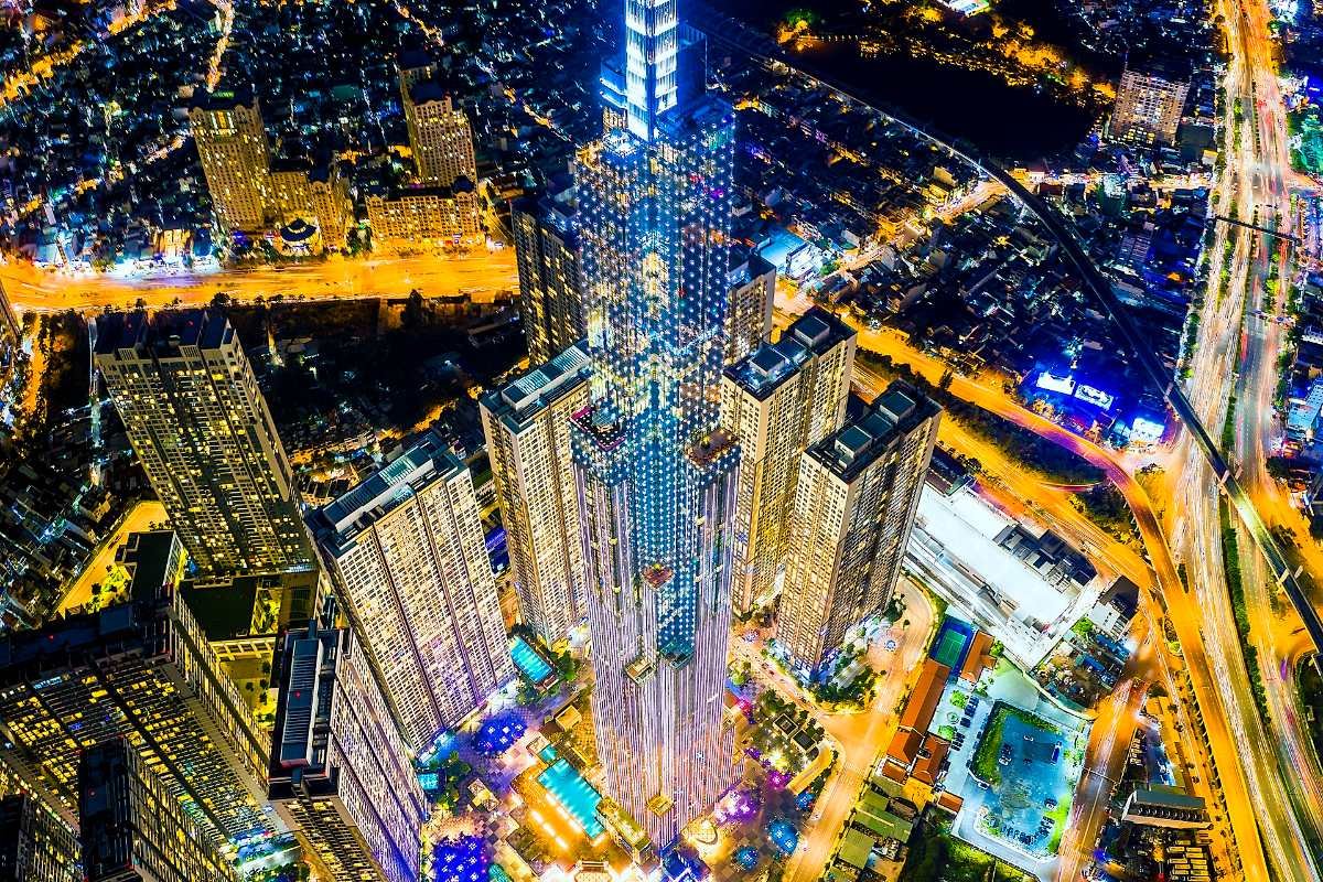 Aerial view of Vinhomes Central Park by the Saigon River, location of the Landmark 5 4-bedroom apartment for sale