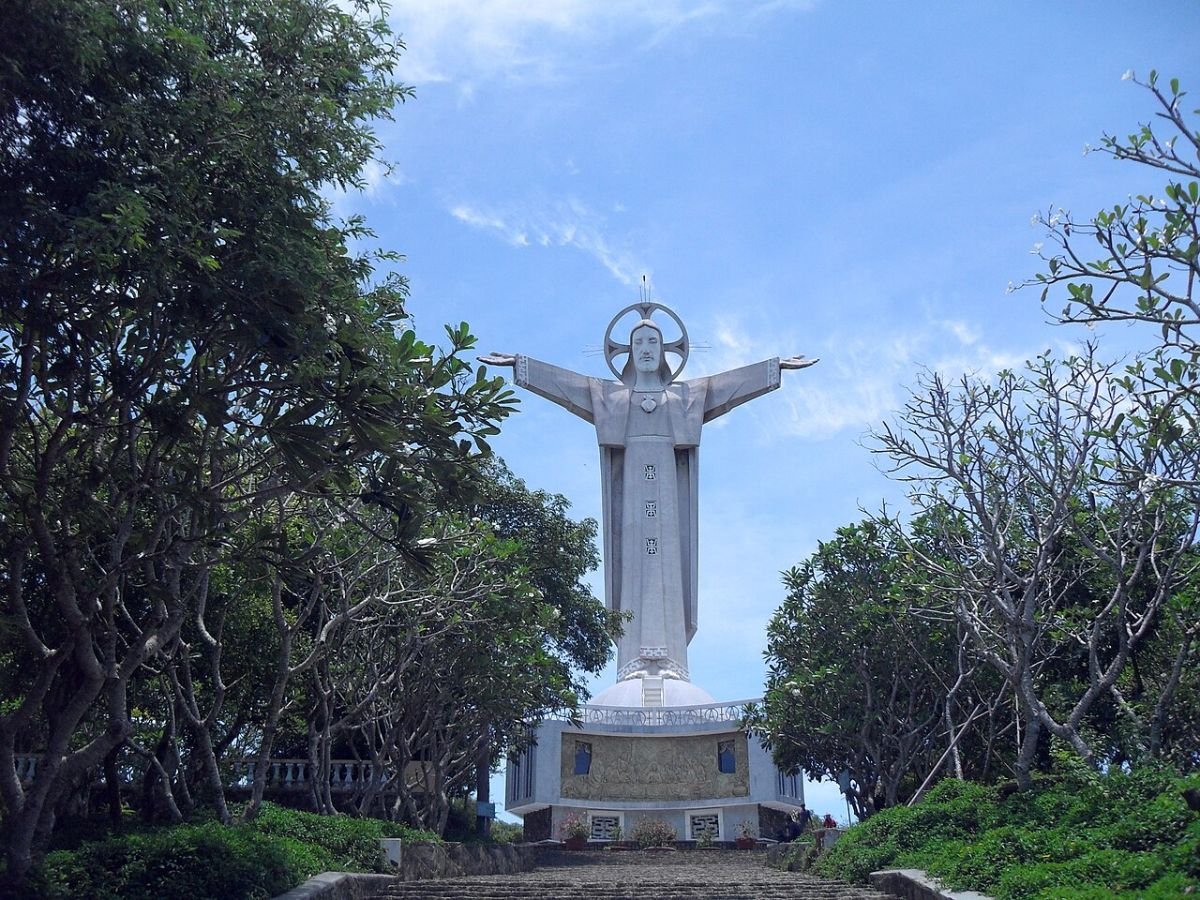 Christ statue on Small Mountain