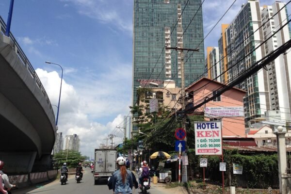 Eaton Park 2-bedroom apartment for rent, fully furnished, pre-lease