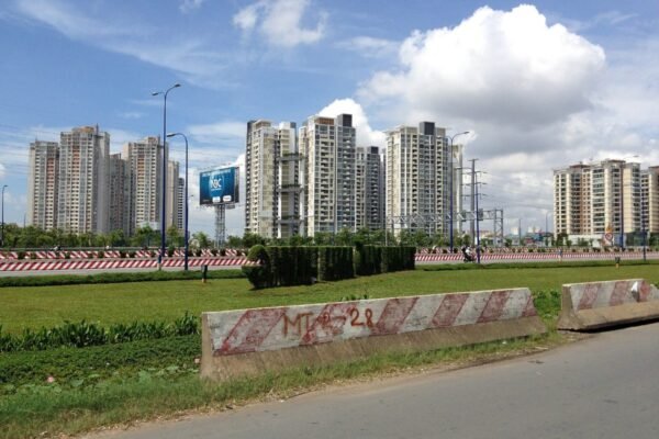 Eaton Park 4-bedroom apartment for rent, fully furnished, pre-lease