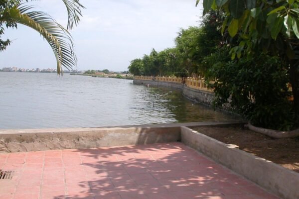 Heritage West Lake 4-bedroom for rent, 180 m² with private lift lobby