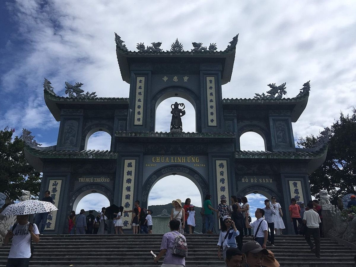 Pagoda gate on Son Tra