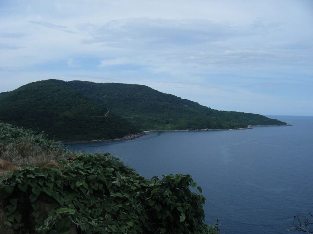 Son Tra peninsula over the sea