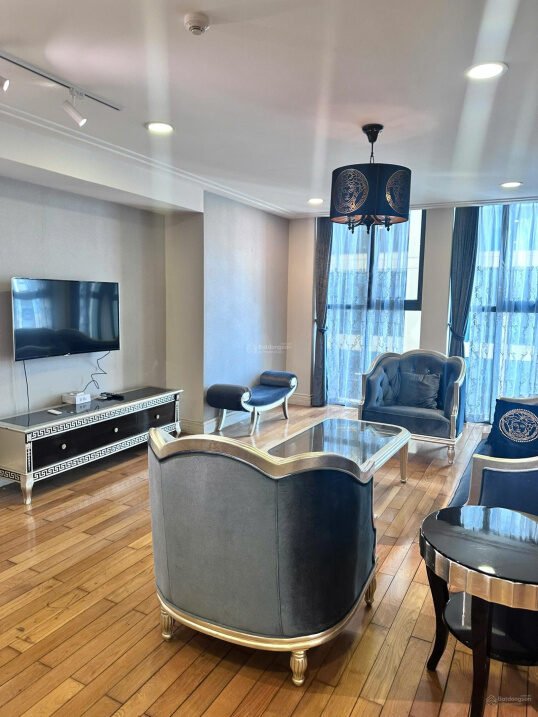 Source photograph of the Hoang Thanh Tower apartment advertised for rent