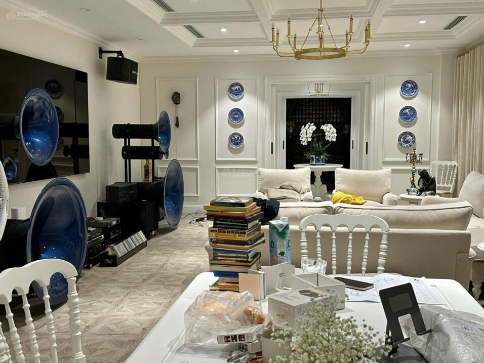 Source photograph of the Hoang Thanh Tower apartment advertised for sale