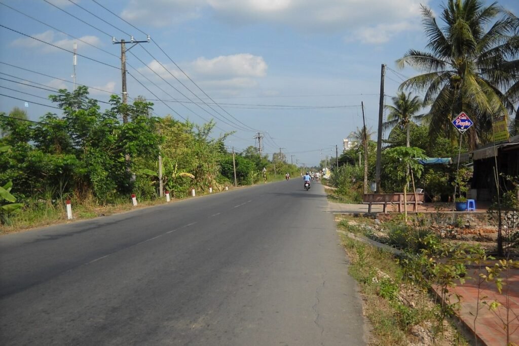 National Road 30 through Cao Lanh
