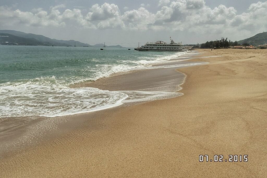 Waves on Nha Trang beach