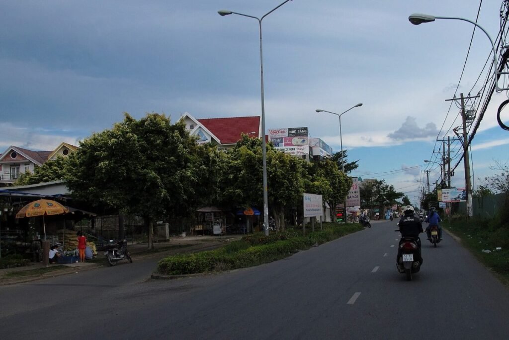 Do Xuan Hop Street near The Global City