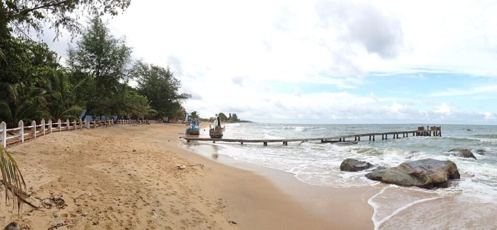Waves on a Phu Quoc beach
