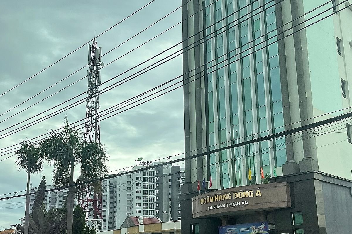 National Highway 13 through Binh Hoa, the area of Monrei Saigon