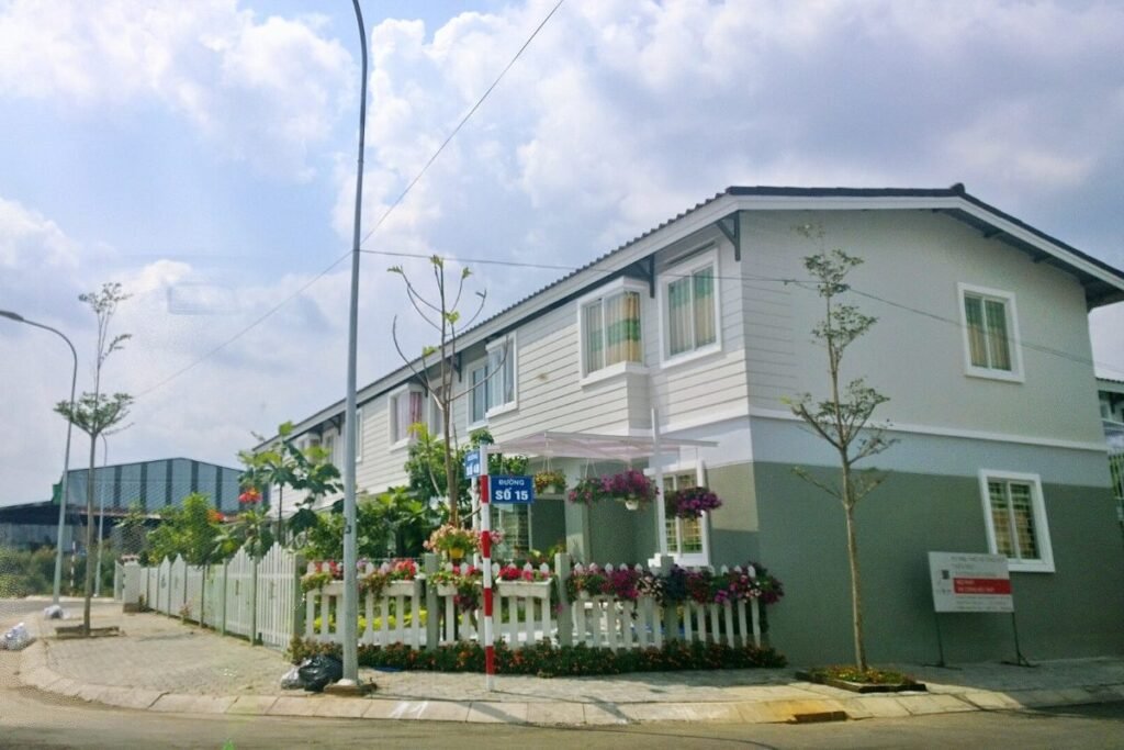Vinh Phu in Thuan An, close to Monrei Saigon
