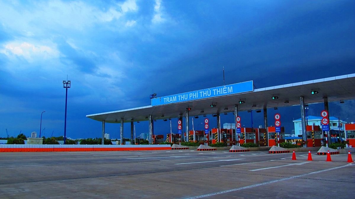 New City Thu Thiem 2-bedroom for rent – Thu Thiem tunnel toll plaza on Mai Chi Tho Boulevard, minutes from the building