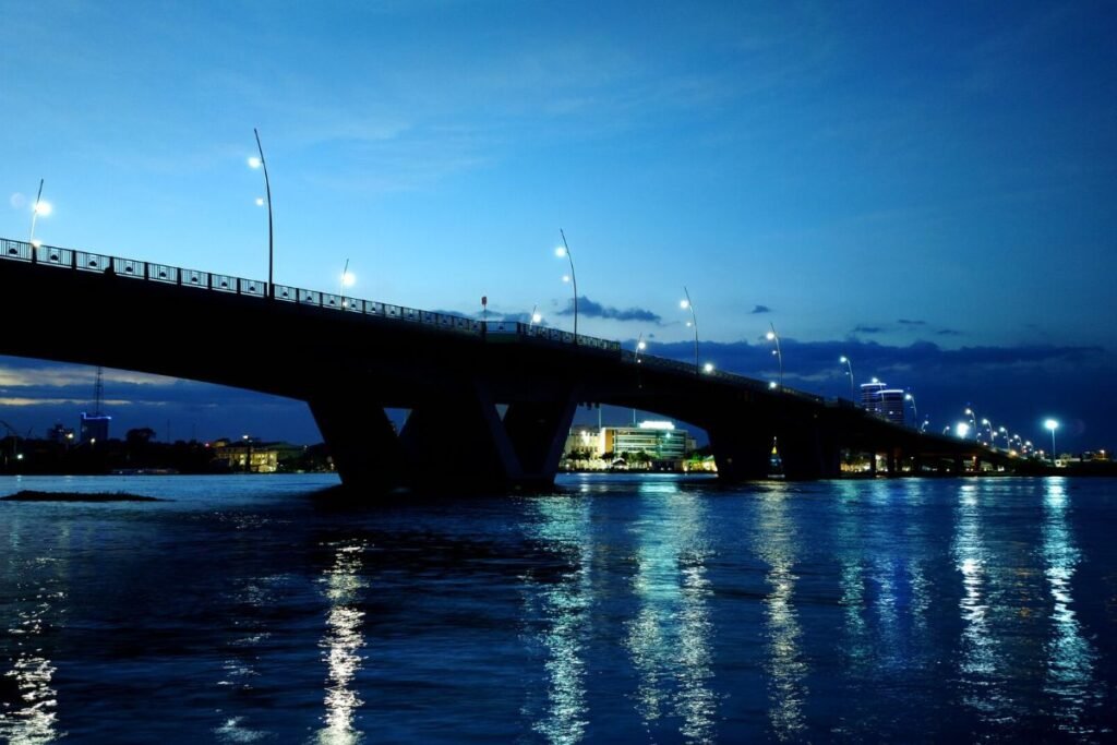 Thu Thiem Bridge near New City Thu Thiem, linking it to District 1