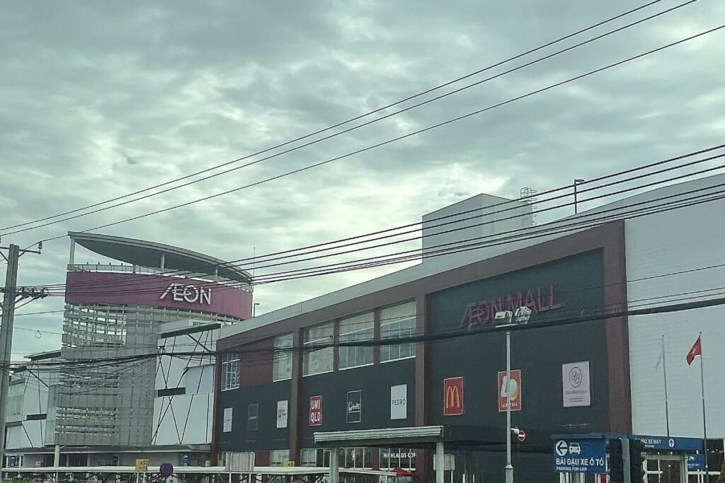Thuan Giao ward on National Highway 13 near Norton Park