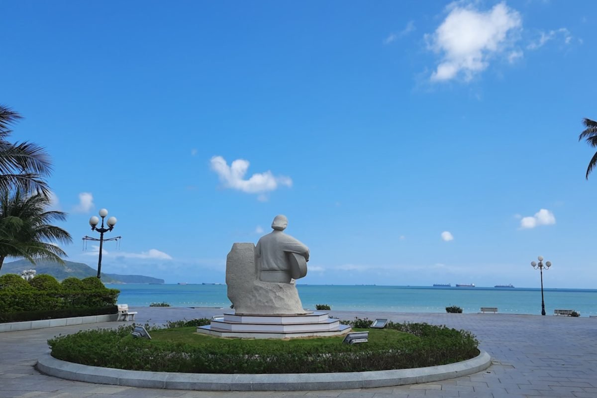 Quy Nhon beach, ten minutes from Phu Tai Residence 2-bedroom apartments