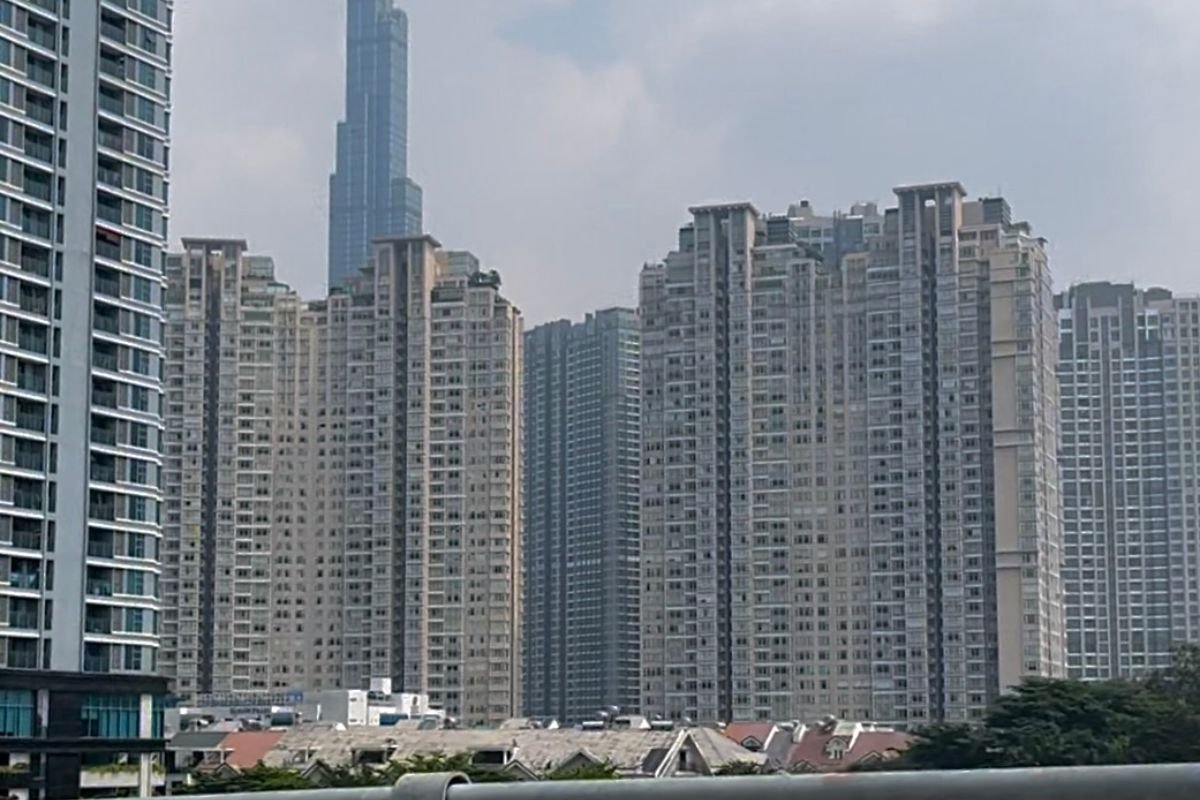 Saigon Pearl towers in Binh Thanh, home of this 3-bedroom for rent
