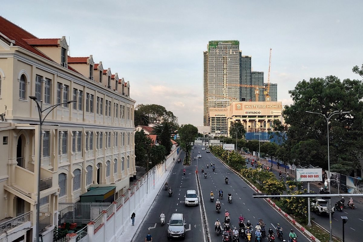The Saigon River beside Saigon Pearl 4-bedroom apartments