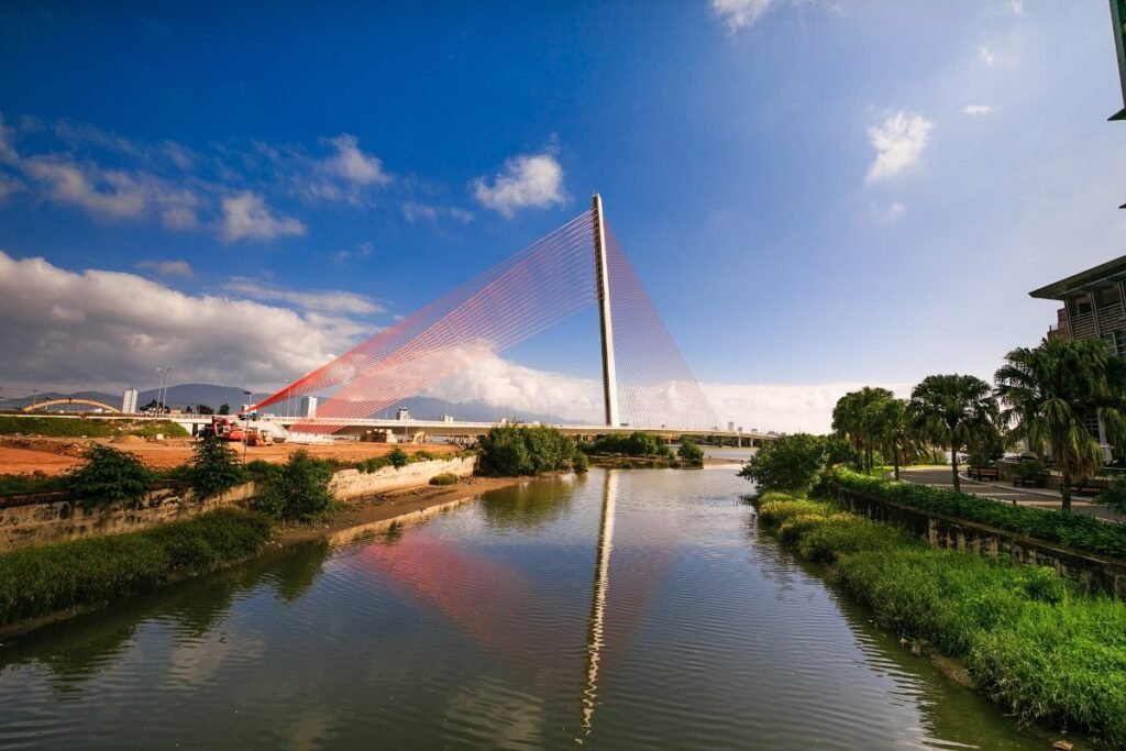 Tran Thi Ly Bridge over the Han River, the view from Sun Cosmo Residence