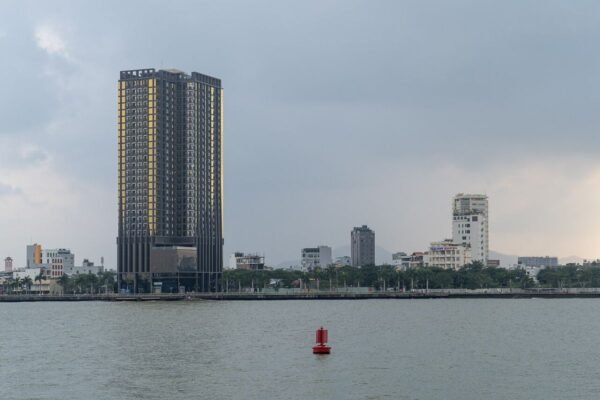 Sun Ponte Residence shophouse for rent, 311 m² flagship space on Tran Hung Dao