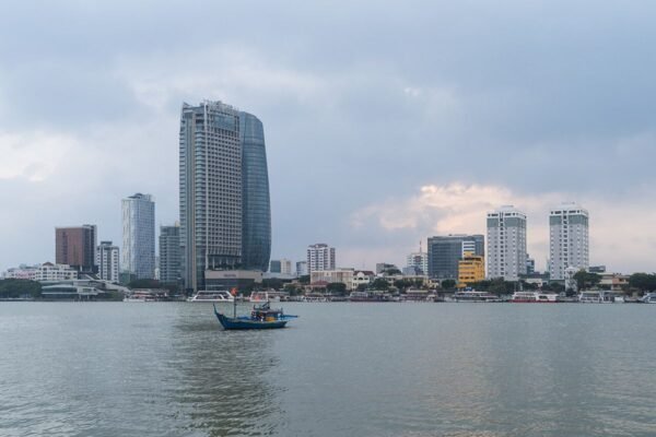 Sun Symphony Residence 2-bedroom for rent, 63 m² facing the Han River