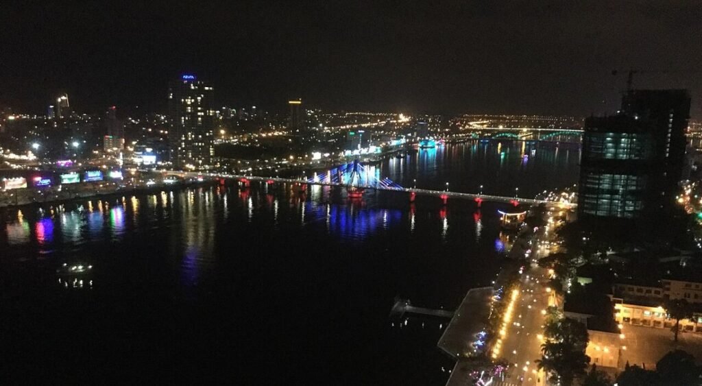 Han River at night seen from the east bank