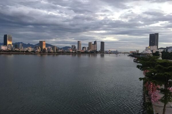 Sun Symphony Residence townhouse for rent, four floors a block from the river