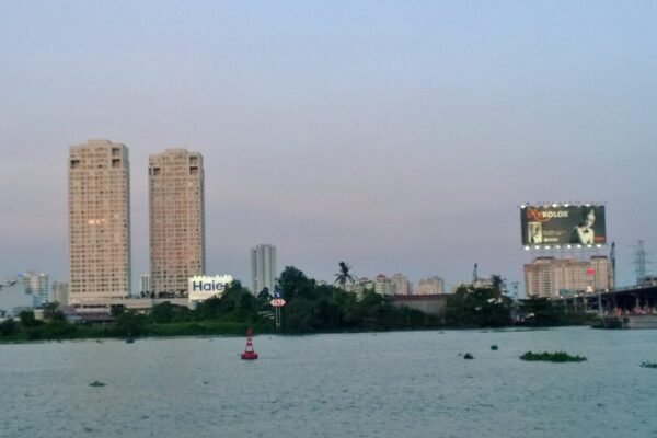 Sunwah Pearl 1-bedroom apartment for rent, city view, mid floor