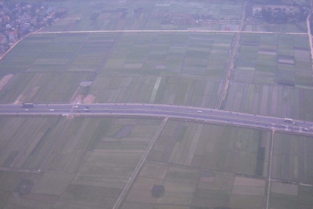 The Hanoi – Lao Cai expressway near Vinh Yen