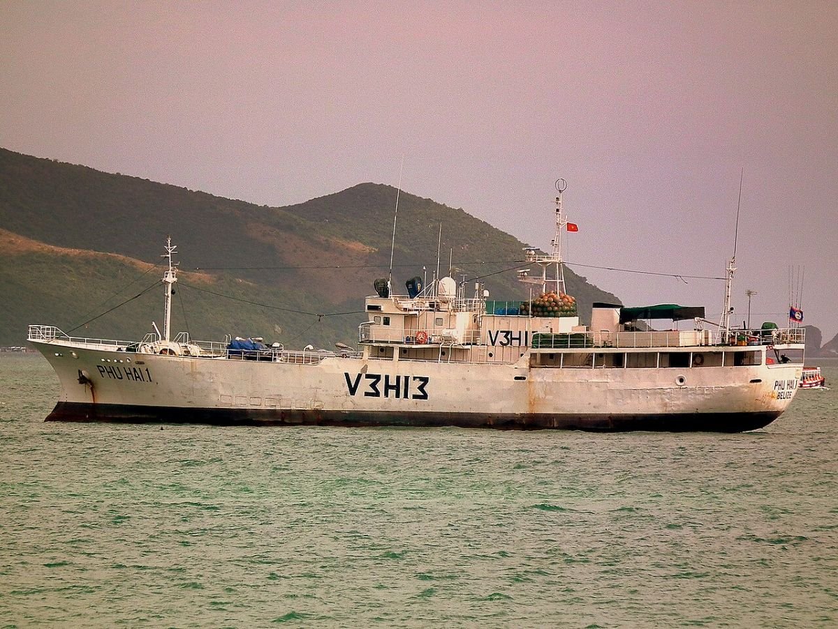 Fishing boat in Nha Trang bay