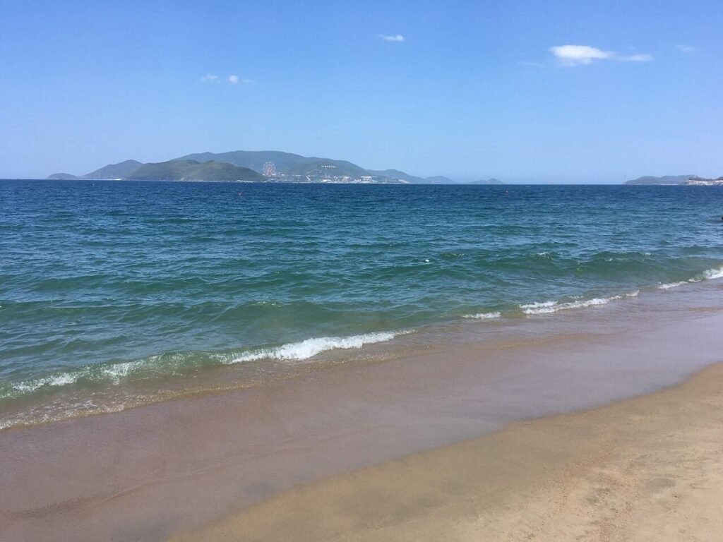 Waves on Tran Phu beach