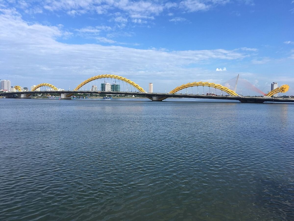 Han River and the Dragon Bridge by day