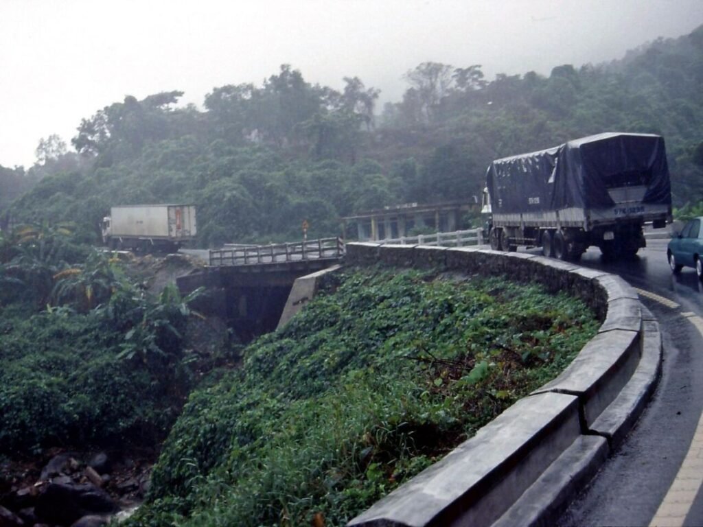 Hai Van Pass road