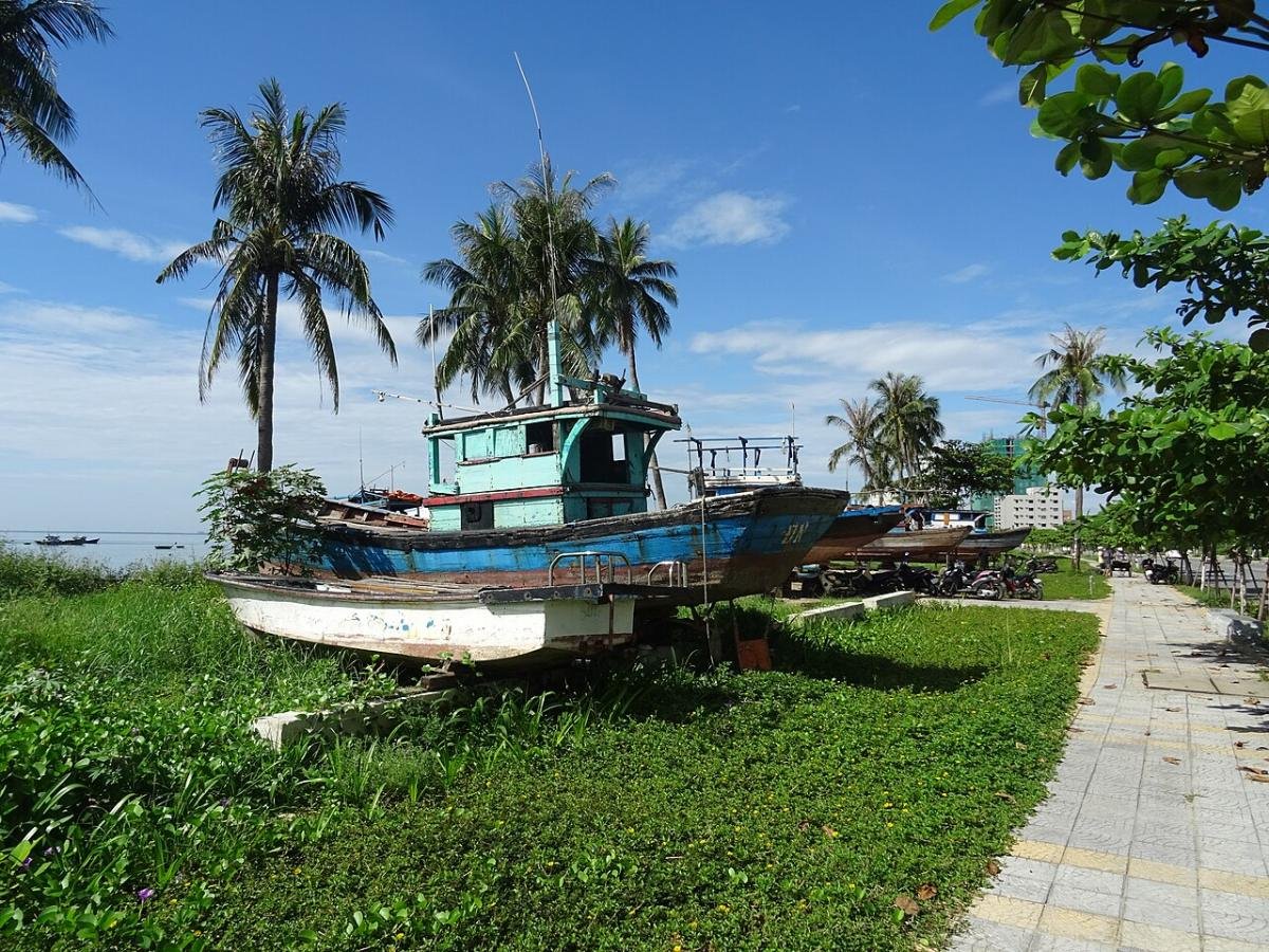 Palm trees and boats on the beach
