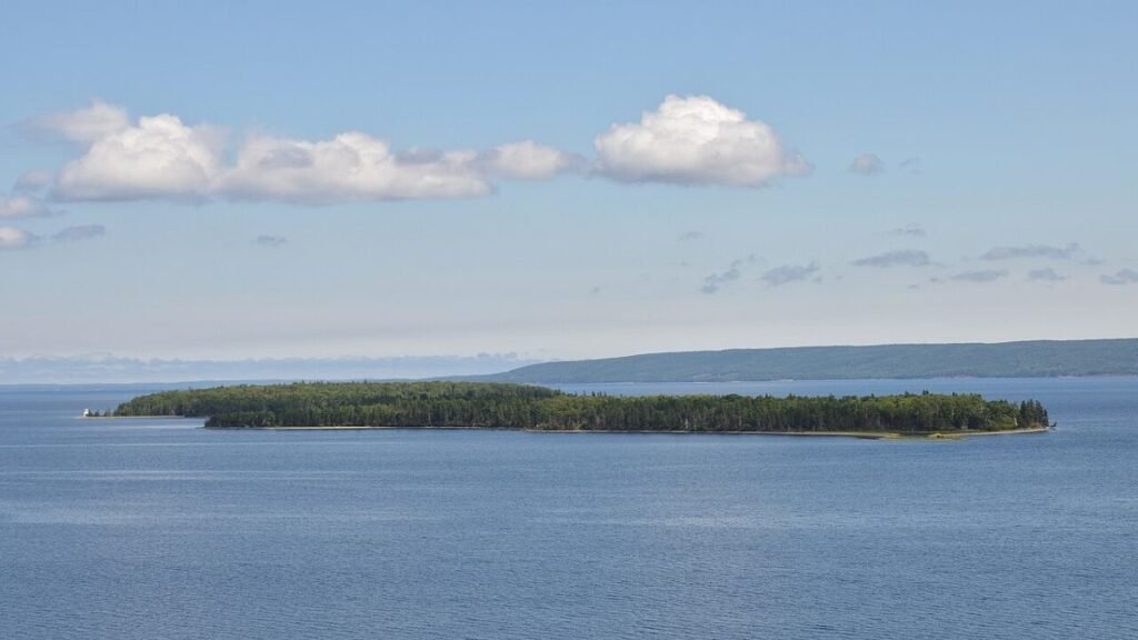 Calm water near Son Tra