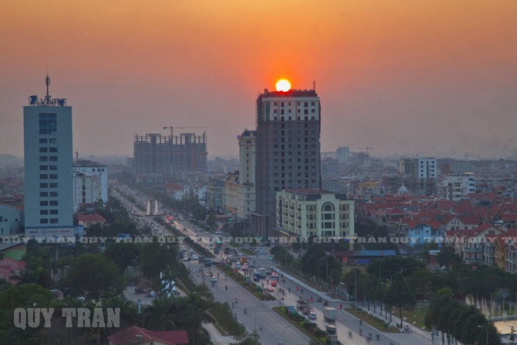 Streets in central Bac Ninh near the six-way junction