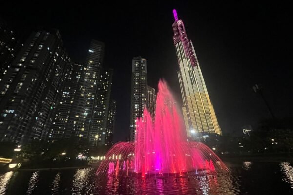 Vinhomes Central Park 1-bedroom apartment for rent in The Park, garden view