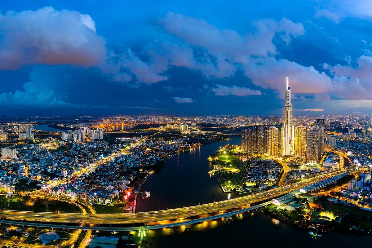 Panorama of Vinhomes Central Park and Landmark 81, where the Central 3 2-bedroom apartment is for sale