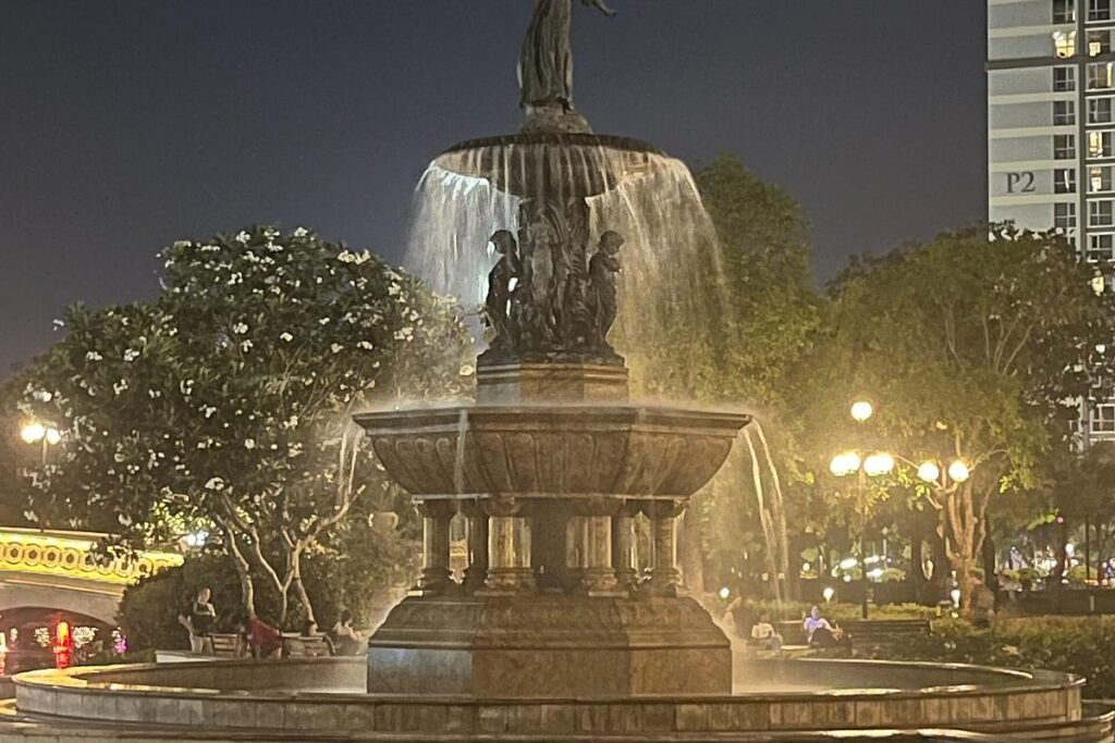 The fountain in the central park at Vinhomes Central Park at night
