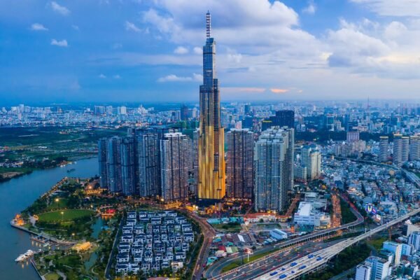 Vinhomes Central Park penthouse for sale, Park 3, 268 m² with private terrace