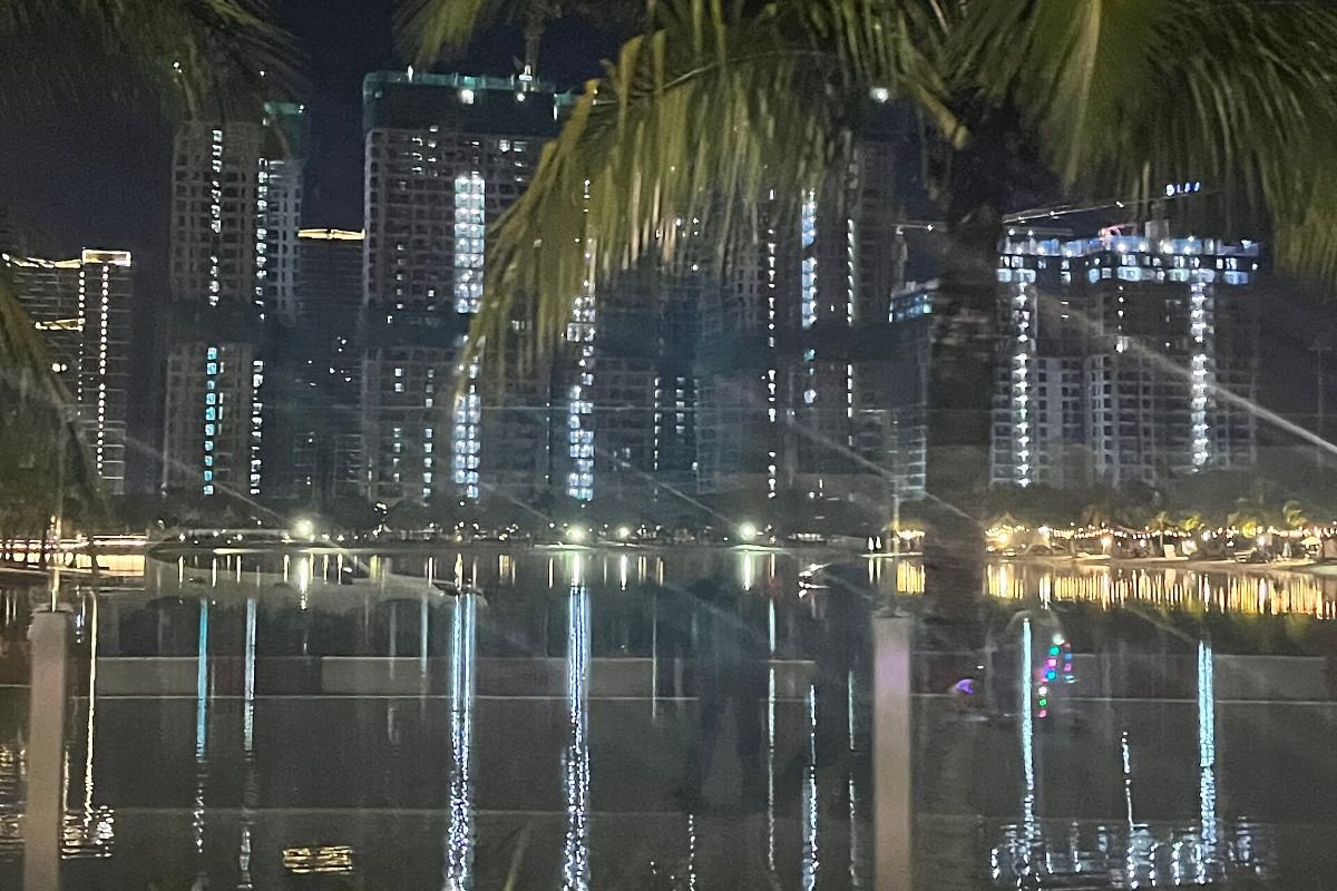 Light Park at Vinhomes Grand Park, near the Lumière Boulevard 4-bedroom duplex