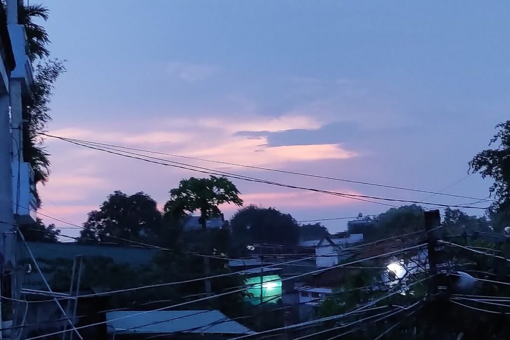Sunset over Hoc Mon, where Vinhomes Saigon Park 2-bedroom apartments are planned