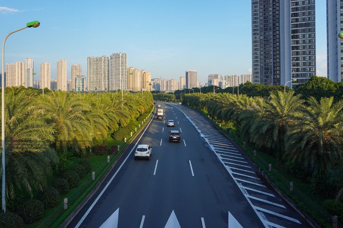 Thang Long Boulevard in west Hanoi, the main road past Vinhomes Smart City