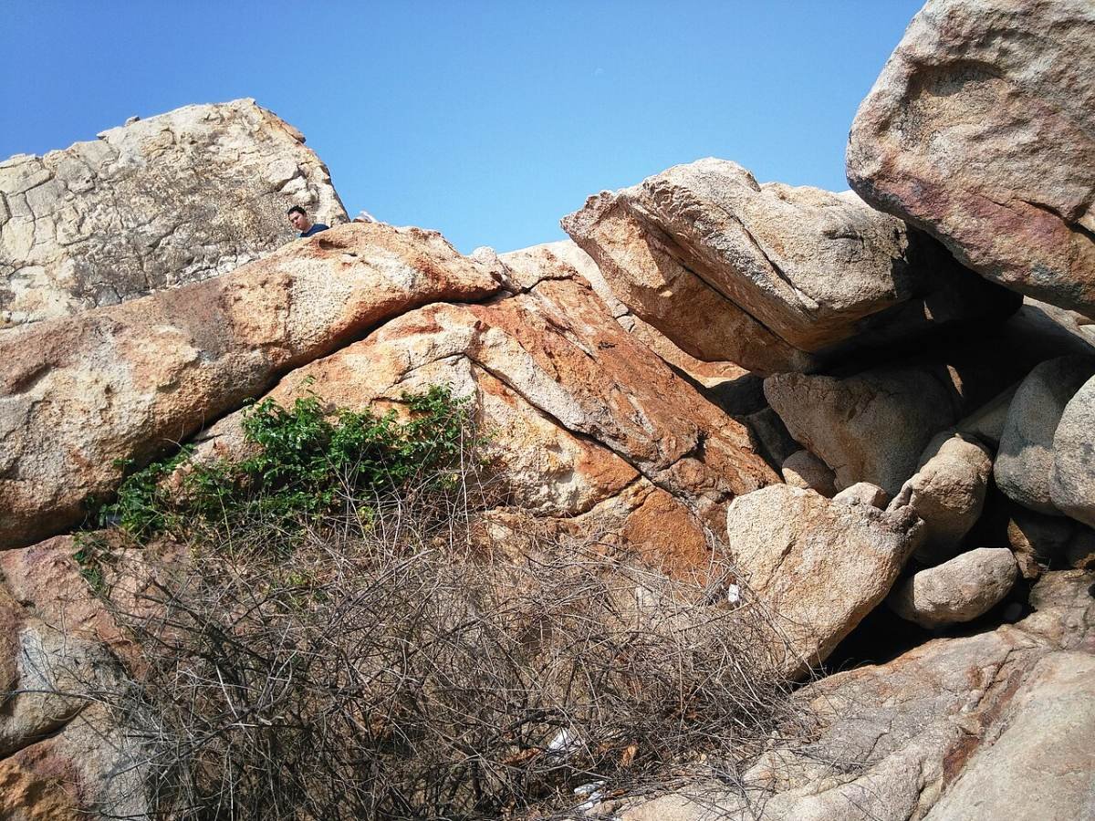Rocks and sky at Hon Chong